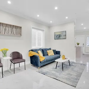 https://group-family-friendly-oasis-w-private-backyard.vancouver-hotels-bc.net