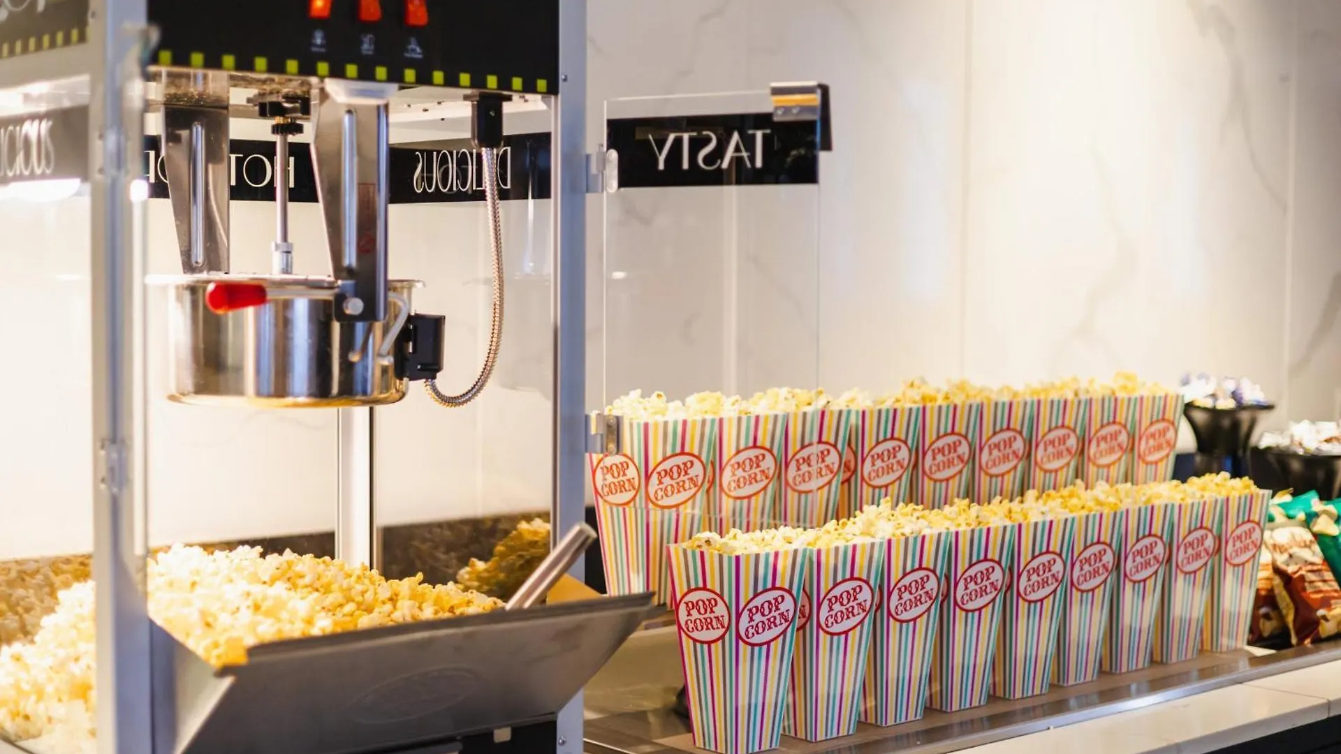 Отель Intercontinental Montreal By Ihg